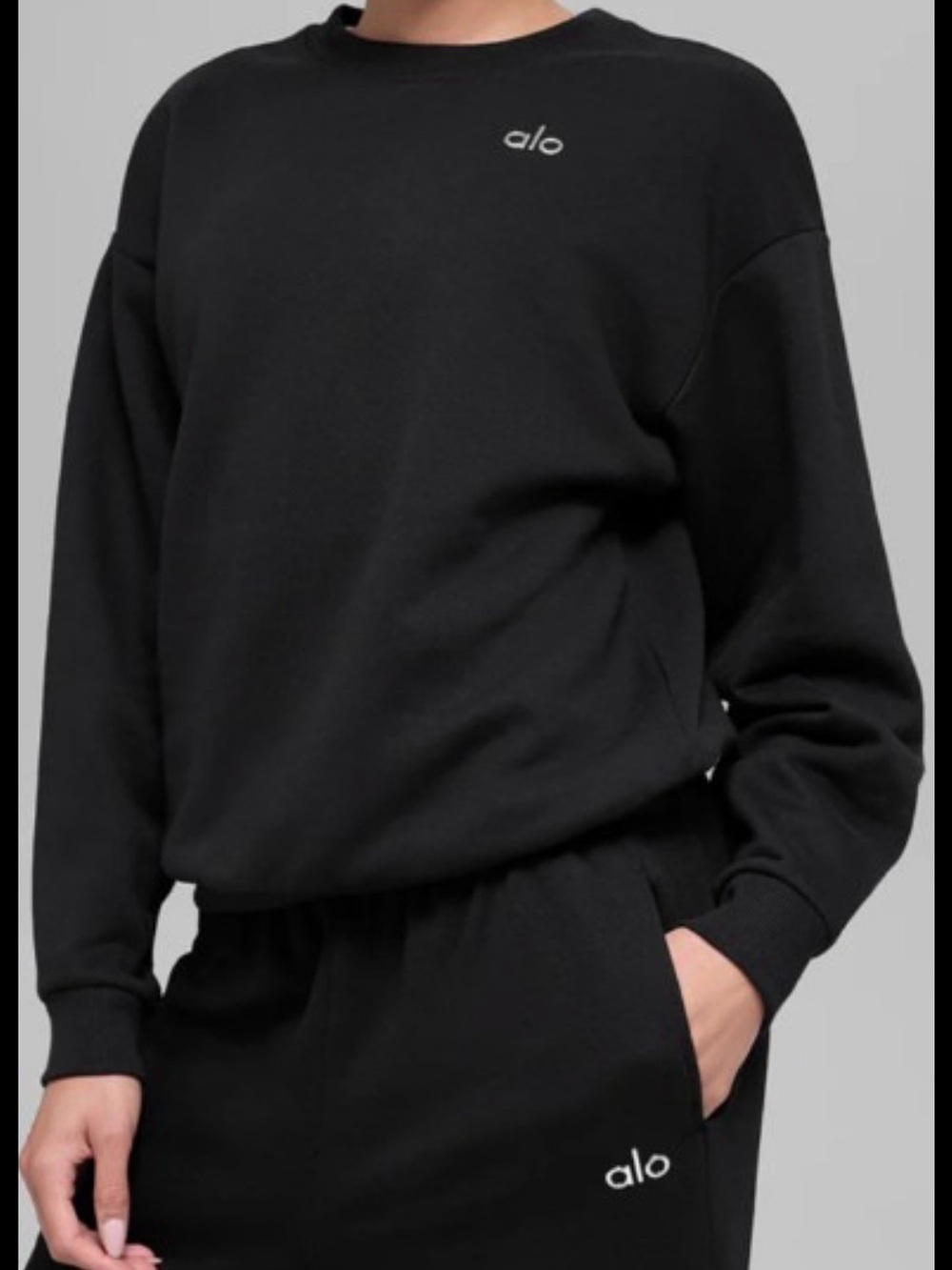 ALO Yoga Women’s Black accorlade Crewneck Sweatshirt and sweatpants SET w/ logo